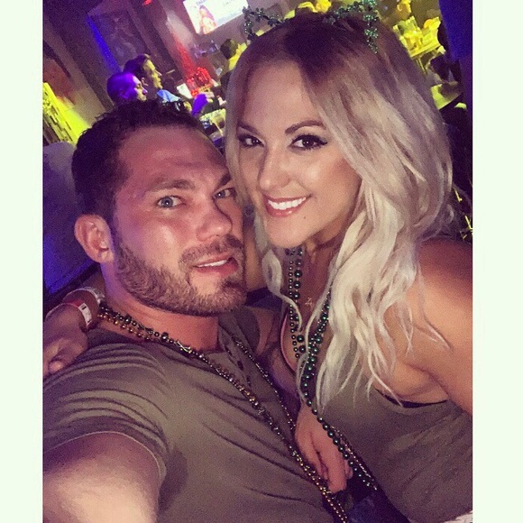 Meet your posher, With Love And Whit! - Picture 2 of 5